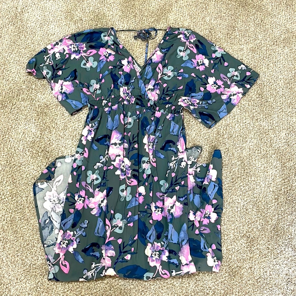 Jessica Simpson maternity maxi dress. BEAUTIFUL COLORS!